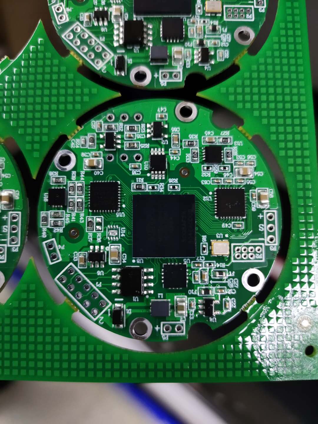 傳感器控制板BGA芯片防止脫焊用底部填充膠應(yīng)用案例